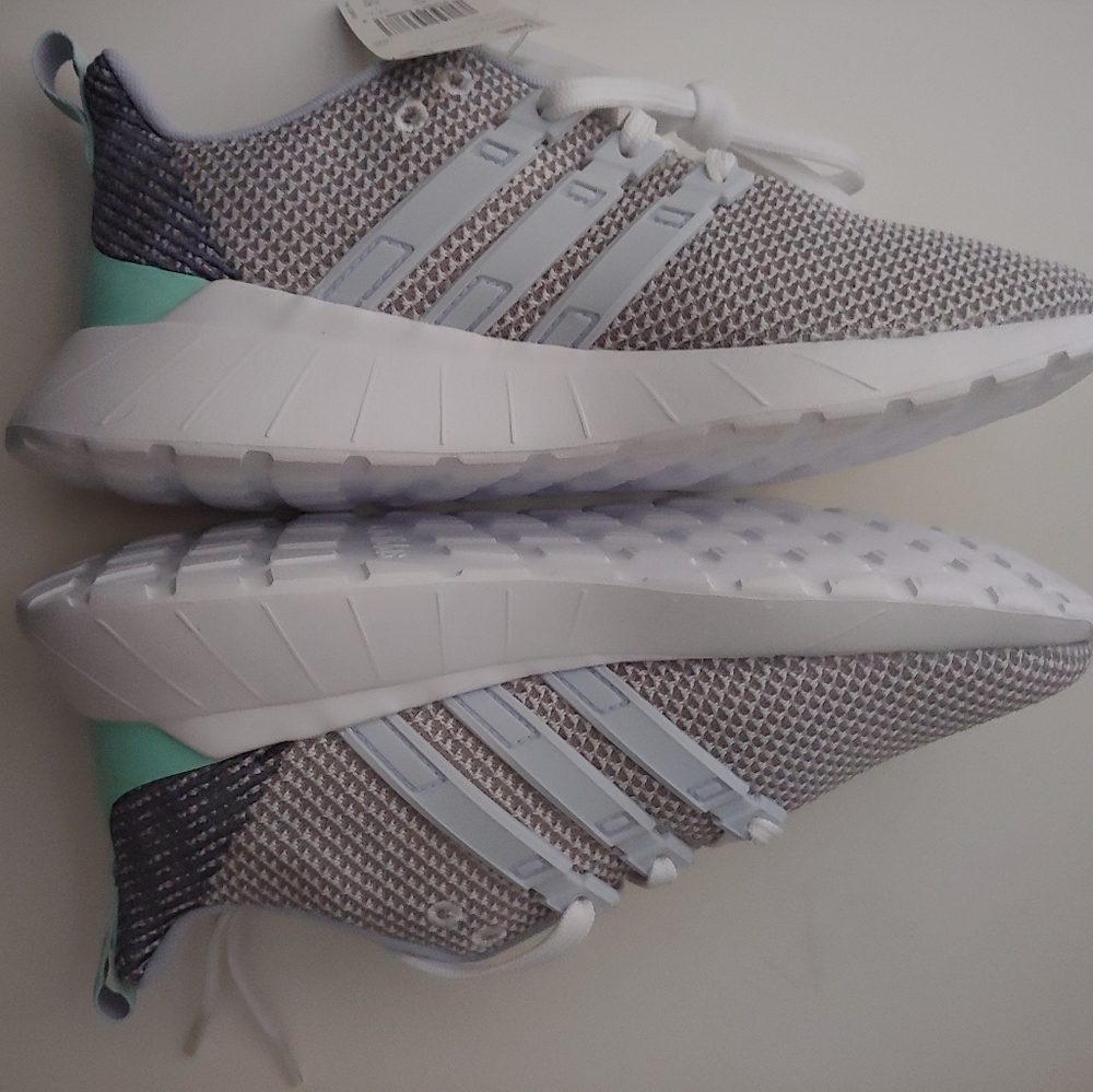 Adidas Questar Kids size 5/Women size 7